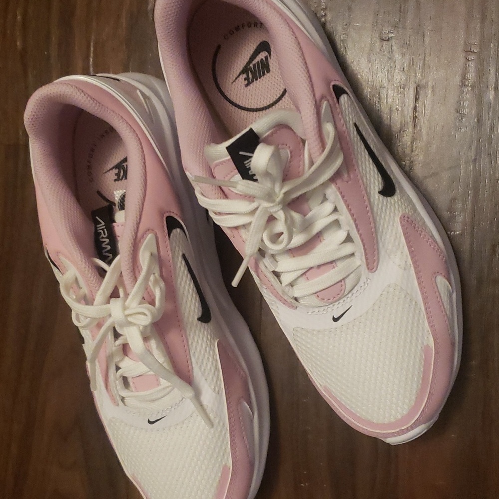 Nike woman's  shoes air max